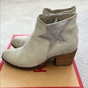 Khrio taupe silver star cowgirl grey boots size 36 or 6
